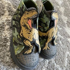 NWT Wondernation 7t Dino shoes